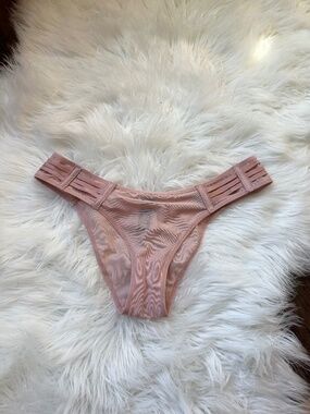 3/$12  •NWT • Victoria’s Secret • Mesh Cheeky Panty • Light Pink • Small